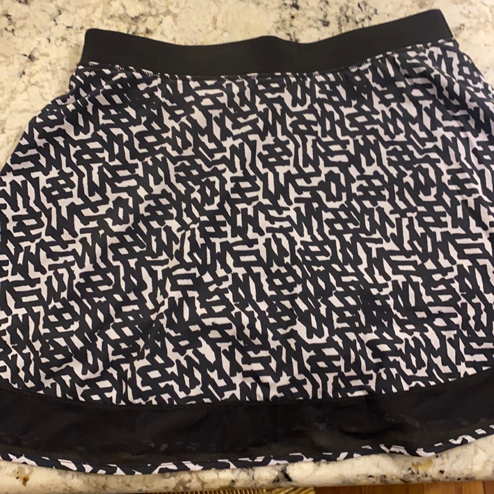 Lululemon Court Rival High-Rise Skirt 
Long size 6